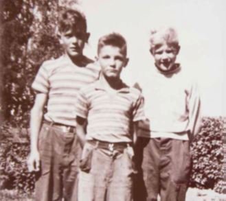 The Jyllilä brothers Olavi (on the left) and Erkki (in the middle) with their friend in their home landscapes in the late 1950s.